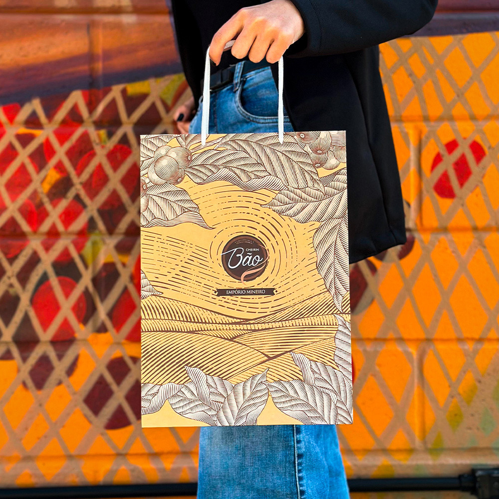 [8332040961] SACOLA PAPEL CHEIRIN BAO 25,5L36X8A AMARELA PCT 50 UND